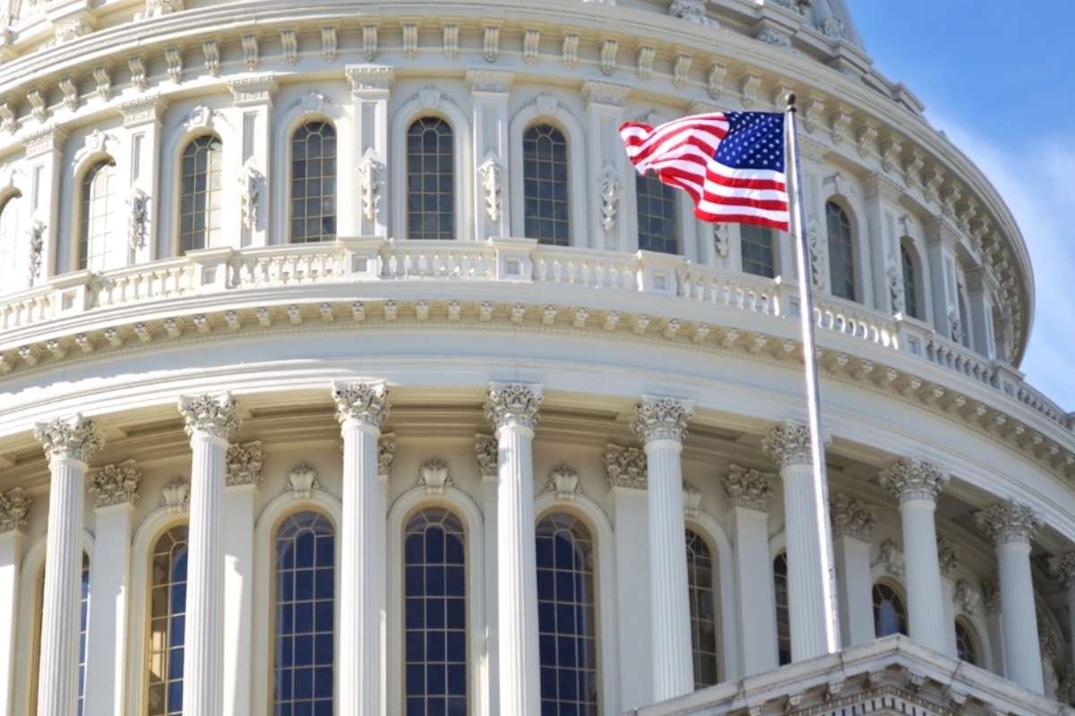 Cybersecurity Information Sharing Act Lawmakers Consider Short-Term Extension | CyberPro Magazine